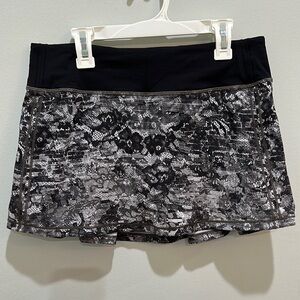 Lululemon Black and Gray Patterned Skirt